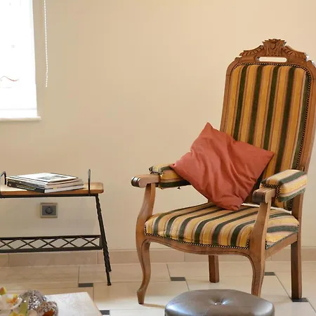 Stylish Holiday In Han Sur Lesse With Terrace Casa de Férias