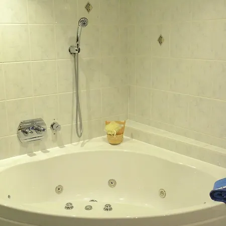 Nyaraló Stylish Holiday In Han Sur Lesse With Terrace